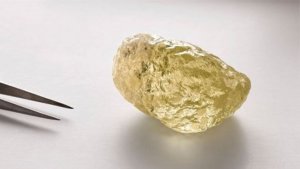 В Канаде обнаружили крупнейший алмаз желтого цвета