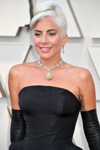 Леди Гага в колье от Тиффани на премии Оскар 2019