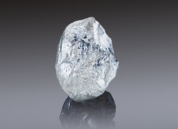На 100м аукционе АЛРОСА продаст исключительный лот − алмаз весом 242 карата