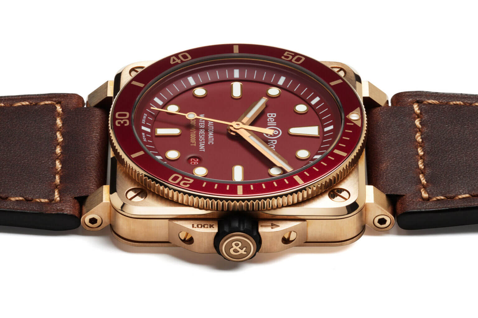 Корпус BR 03-92 Diver Red Bronze размером 42 мм x 42 мм изготовлен из бронзового сплава CuSn8, который состоит на 92% из меди и на 8% из олова