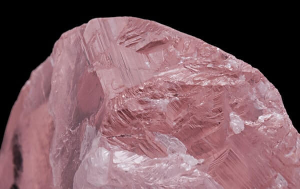 Стоимость розового алмаза составила 13,8 млн. долларов
